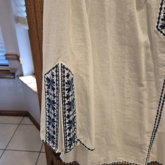 White House Black Market White & Blue Embroidered Tunic Top - Picture 3 of 10